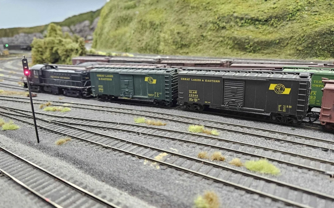 frieght yard image green box cars rockledge model railroad museum